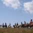 Un groupe d'enfant est un train de faire une randonnée à poney en pleine nature de Bourgogne